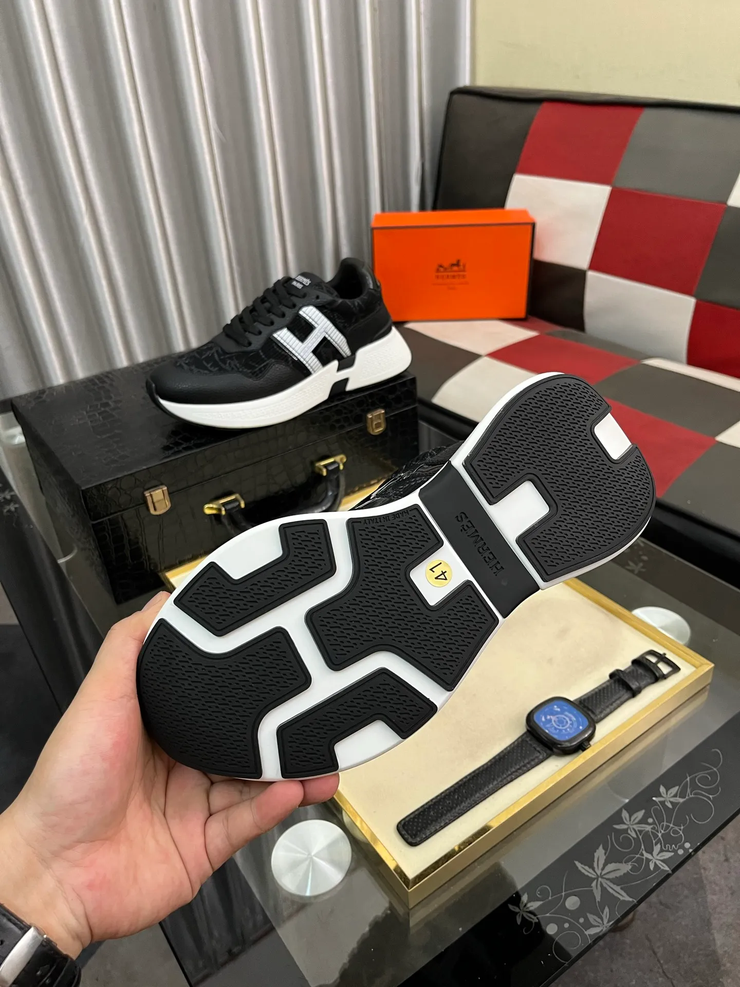 Men's shoes 💰540⌚️⌚️ HERMES/Hermès men's rest sneakers! -High-end quality original casual sports shoes -Upper: high nappa calfskin, forging technology, knitted fabric, shoe brand webbing, injection molded brand logo -Inner: foot pad; water-dyed cowhide -Outsole: ultra-light TPU·rubber; two-color molded outsole -Ultra-high quality control·fine workmanship: highlighted (high-end·luxury·grade) Size: 38-443️⃣Colors available